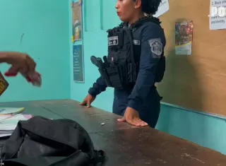  los estudiantes recibieron orientación sobre los riesgos y consecuencias de portar este tipo de objetos.