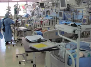 Las autoridades médicas informaron que la alta demanda obligó a habilitar más camas de cuidados intensivos para atender a los pacientes 