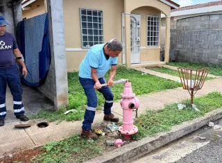 Las inspecciones permiten planificar las inversiones donde realmente se necesitan, priorizar las reposiciones y trabajar junto al Cuerpo de Bomberos para que la red de hidrantes responda de manera oportuna cuando se presente una emergencia. Foto. Eric Montenegro