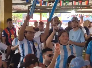 Los aficionados de la Albiceleste se tomaron las calles para disfrutar de esta gran final del Mundial 2026. Foto. Thays Domínguez