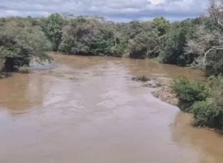 Las condiciones climáticas se mantienen desde el fin de semana provocando crecida de ríos y afectaciones en los caminos de acceso a varias comunidades.