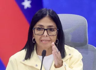 La carta revela que la Embajada de Venezuela en Estados Unidos ha pedido al Departamento de Estado que certifique la inmunidad de Delcy Rodríguez en este caso.