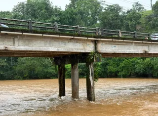 El MOP desmintió la fotografía que muestra un supuesto colapso del puente sobre el río Guanche, en Colón. La imagen es falsa y la estructura será rehabilitada desde el 27 de julio.