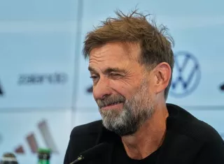  Jürgen Klopp en la conferencia de prensa en la que fue presentado como el nuevo técnico de la Selección de Alemania.