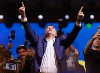  El Partido Liberal de Brasil (PL), que lidera el expresidente encarcelado Jair Bolsonaro, oficializó este sábado la candidatura de su hijo mayor, el senador Flávio Bolsonaro, para las elecciones presidenciales del próximo mes de octubre. Foro-EFE