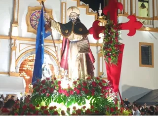 Las celebraciones religiosas se mantienen como una de las tradiciones más arraigadas del interior del país, al reunir cada año a miles de devotos en actos litúrgicos y actividades de evangelización. Foto. Melquíades Vásquez