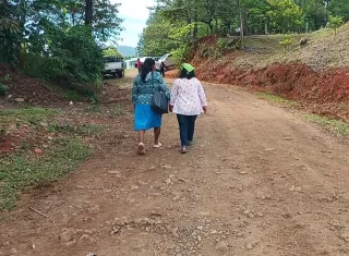 Los moradores también solicitaron la construcción de puentes sobre quebradas peligrosas para evitar que los estudiantes queden incomunicados durante la temporada lluviosa. Foto. Melquíades Vásquez