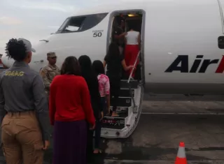 Un grupo de nicaragüenses fue deportado hoy hacia su país de origen. 