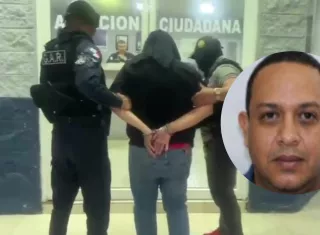 ¡Cae otro integrante de la Mafia Filipina! Estaba escondido en Arraiján Las investigaciones permitieron establecer que los miembros de esta estructura criminal se identificaban con un tatuaje de un elefante en la mano. https://www.critica.com.pa/sucesos/cae-otro-integrante-de-la-mafia-filipina-estaba-escondido-en-arraijan-513743 