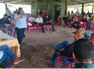 Los moradores también reiteraron sus reclamos por las constantes interrupciones y variaciones en el servicio eléctrico. Foto. Melquíades Vásquez