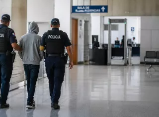 El adolescente permanecerá bajo detención provisional mientras avanzan las investigaciones.  /  Imagen IA: Eric Montenegro