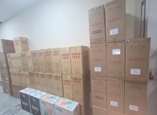 Atrapan a tres con pacas de cigarrillos presuntamente de contrabando en Colón