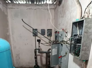 Durante el último mes, en tres ocasiones distintas, delincuentes ingresaron al Policentro Dr. Juan Antonio Núñez para sustraer componentes del sistema eléctrico, la bomba de agua y las tuberías, dejando la infraestructura inhabilitada.