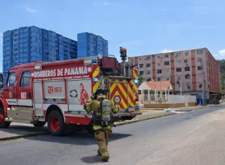 Los residentes no permitieron el ingreso de los bomberos al edificio. /  Imagen ilustrativa generada con IA