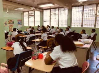 La normativa establece que el año escolar completo tendrá una duración de 44 semanas, abarcando desde el lunes 15 de febrero (fecha de la semana de organización docente) hasta el viernes 17 de diciembre de 2027.