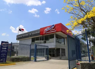 Para las operaciones desde la Zona Libre de Colón con destino a puertos o aeropuertos, se exigirá la declaración de reexportación,