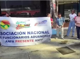 El dirigente sindical de Aduanas sostuvo que el Gobierno quiere que los funcionarios jubilados abandonen sus puestos sin recibir ninguna compensación, pese a los años de servicio prestados.