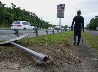 El costo de cada letrero oscila entre $90 y $150, según sus dimensiones, y su reposición tomará varias semanas. Foto. Eric Montenegro/IA