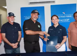 El convenio fue firmado por la directora ejecutiva del IPACOOP, Erika Vargas Tejeira, y el gerente general del BDA, Francisco Mejía, quienes destacaron la importancia de la cooperación entre ambas instituciones para respaldar al sector productivo nacional.