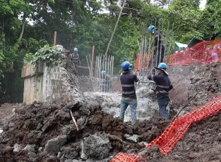 Actualmente, el personal técnico se concentra en la hincadura de pilotes y los preparativos para la edificación de los estribos de soporte. Foto. Cortesía