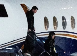 Lionel Messi llega a Rosario, Argentina, junto a su esposa. /Foto: Clarín