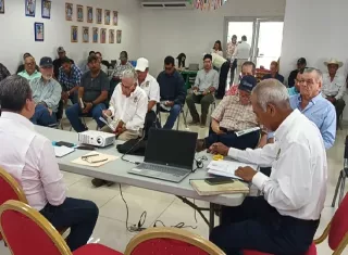 Los productores coincidieron en que la actividad ganadera requiere de medidas urgentes de protección estatal ante el impacto de las importaciones y las secuelas del clima en las regiones productivas del país. Foto. Melquíades Vásquez