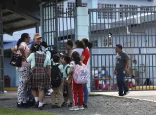 La ministra de Educación, Lucy Molinar, indicó que "todos los centros educativos estaban preparados para atender a los estudiantes en circunstancias como estas."