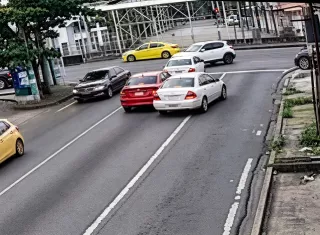 Paramédicos intentaron reanimarlo, pero no reaccionó.  /  Captura de video