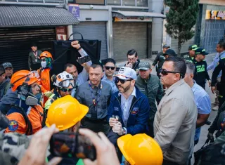 El mandatario Abelardo de la Espriella consultó al alcalde cuáles eran las principales necesidades de la ciudad, mientras que Mauricio Salazar le informó sobre la llegada de rescatistas. @ABDELAESPRIELLA