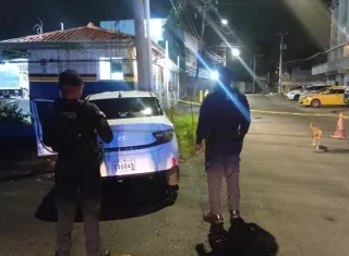 Los sospechosos enfrentarán cargos por robo a mano armada.  /  Foto: PN