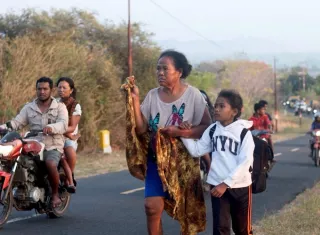 Alrededor de 2.000 residentes quedaron evacuados de las zonas costeras tras el fuerte temblor, que activó la alerta temprana de tsunami, suspendida poco después. Foto. EFE