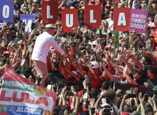 El mandatario brasileño, Luiz Inácio Lula da Silva,  evitó valorar las interferencias de Estados Unidos en el proceso electoral y se limitó a decir que no permitirá a EE.UU. ni a ninguna otra potencia aprovecharse de las enormes reservas de minerales críticos que atesora Brasil. Foto. EFE