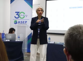 La administradora general de la ASEP, Zelmar Rodríguez Crespo, dejó claro que no basta con anunciar medidas.  “Las acciones deben ser reales y satisfactorias para los clientes”, sostuvo durante la reunión.