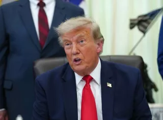 Tras el reinicio de hostilidades entre Washington y Teherán, Donald Trump ha asegurado que EE.UU. controla por completo Ormuz mediante su bloqueo militar, sin embargo, Teherán sigue manteniendo el estrecho cerrado. Foto. EFE