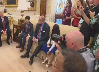 Donald Trump también volvió a defender su decisión de reducir las maniobras militares y sostuvo que hará de la península coreana un lugar "más seguro". Foto. EFE