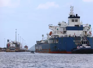 El Canal de Panamá anunció que restringirá a 32, de un promedio de 36, el tránsito de buques diarios.
