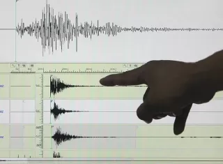 El último terremoto devastador en el país se registró en 2007 en la región sureña de Ica, donde un sismo de magnitud 7.9 causó la muerte de unas 500 personas y millonarias pérdidas materiales. 