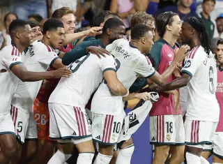 Los jugadores del Real Madrid celebran el 1-2. /Foto: EFE