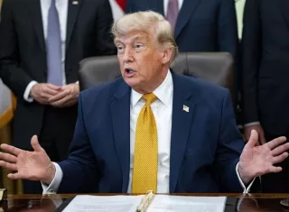 La jueza del Distrito Sur de Nueva York, Jeannette Vargas, cuestionó la justificación de la Administración de Donald Trump, de que los solicitantes de las naciones mencionadas presentaban un alto riesgo de convertirse en una "carga económica" para EE.UU..