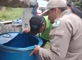 La inspección se concentró en recipientes con agua dentro de los hogares en el sector F de la comunidad de Nueva Italia, en el corregimiento de Nueva Providencia.