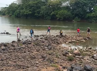 Los equipos han recorrido distintos puntos, especialmente áreas de ríos y zonas de difícil acceso, con la esperanza de localizar el cuerpo del joven.  / Foto: Melquiades Vásquez
