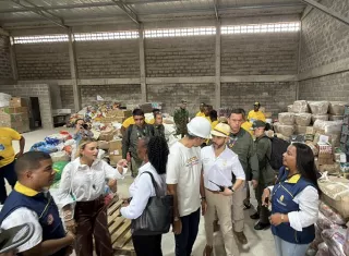 El presidente Abelardo de la Esproella, De la Espriella destacó especialmente la situación del Chocó, departamento que, según dijo, ha sufrido durante décadas un "abandono histórico", y aseguró que no permitirá que la reconstrucción se convierta en otra promesa incumplida. Foto. @ABDELAESPRIELLA