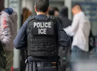 La gobernadora demócrata señaló que, con la entrada en vigor de la ley 'Policía local, crímenes locales', ICE no podrá usar a los cuerpos de policía locales para ejecutar la "agresiva agenda migratoria" de Donald Trump.