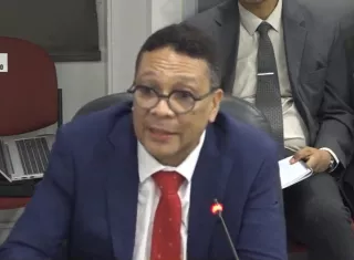 El director de la Caja del Seguro Social, Dino Mon, explicó la dieta que se le paga a los miembros de la Junta Directiva, que es mayor a la que estipula la ley. 