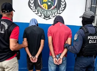 Los sospechosos fueron aprehendidos el mismo día del crimen.  /  Fotocomposición generada con IA