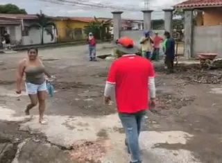 A la crisis vial se suma el deficiente suministro de agua potable y los continuos apagones, fallas eléctricas que afectan de forma recurrente la vida cotidiana de los habitantes. Foto. Melquíades Vásquez