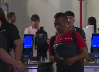 el Metro de Panamá informó que la nueva plataforma se encuentra en una etapa de ajuste y estabilización, como parte del proceso de migración tecnológica que lleva adelante la empresa SONDA, encargada de la implementación del sistema.