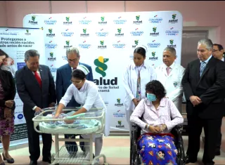 Las primeras dosis fueron administradas en la Maternidad del Hospital Santo Tomás por personal del Hospital del Niño Dr. José Renán Esquivel.