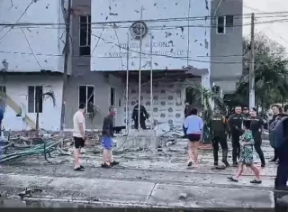 El atentado con un coche bomba contra la estación de Policía del municipio colombiano de Los Patios, en el departamento de Norte de Santander, fronterizo con Venezuela, dejó una persona muerta y once heridas, dos de ellas policías. Foto. EFE