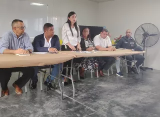 Las autoridades de salud detallaron que se gestionó la presencia permanente de la Policía Nacional para garantizar la seguridad del personal médico y de los usuarios. Foto. Diómedes Sánchez